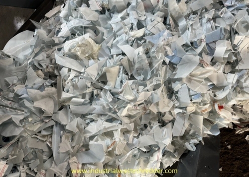 Neueste Unternehmensnachrichten über Zersplitterungsmaschine für Nylon-Airbag-Tücher PA6 & PA66 Shredder Rotationsblättermühle mit großer Kapazität