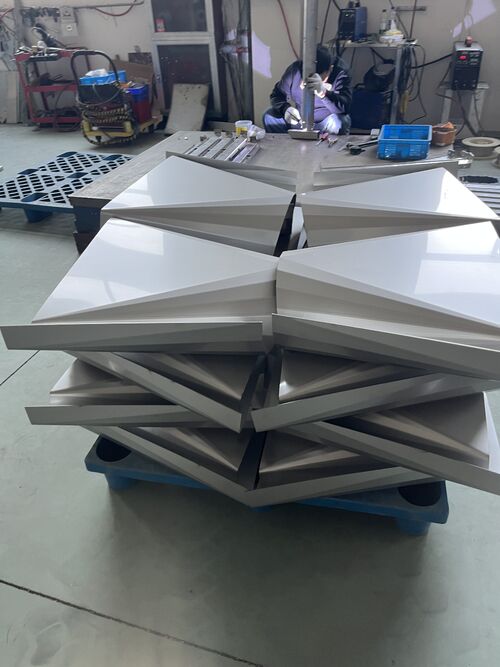 Neueste Unternehmensnachrichten über Jiufo Expands Stainless Steel Sheet Metal Fabrication Service for 304 and 316L Industrial Enclosures