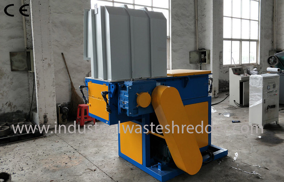 Ein guter Preis. Einzelner Wellen-Plastik fasst Reißwolf, Plastikklumpen-Zerkleinerungsmaschine mit PLC-Kontrollsystem zusammen Online