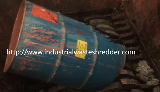 Ein guter Preis. Kundenspezifische Farbplastiktrommel-Reißwolf-Maschinen-Geschwindigkeit 15 - 24rpm für die Wiederverwertung Online