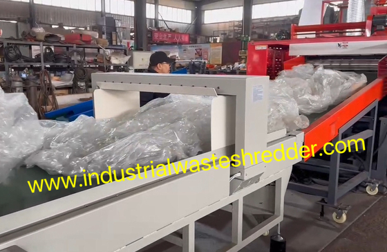 Ein guter Preis. 2400F PE PP PET Plastikfilm-Schredder, hocheffiziente Monofilamentfilm-Schreddermaschine 1000-2000KG pro Stunde, Abfall PP Raffia Garne Schreddermaschine Blade Wear Resistance Online