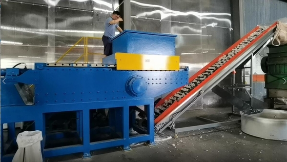 Ein guter Preis. XRM-Reihe HDPE-PC Plastik fasst Reißwolf-die minimale Ertrag-Größe 20 Millimeter hoch effektiv zusammen Online
