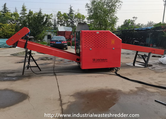 Ein guter Preis. Schrott kleidet Strickjacken-Lappen-Schneidemaschine mit verdrehten Blättern Online