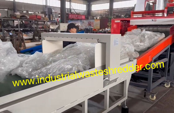 2400F PE PP PET Plastikfilm-Schredder, hocheffiziente Monofilamentfilm-Schreddermaschine 1000-2000KG pro Stunde, Abfall PP Raffia Garne Schreddermaschine Blade Wear Resistance